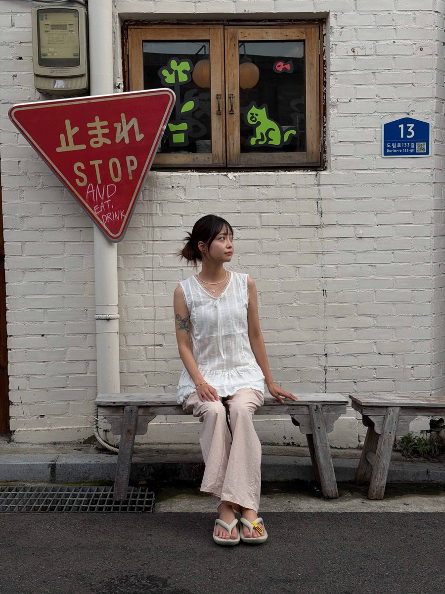 travel_0photo's tweet photo. 핀터레스트 감성으로 친구 인생샷 찍는 방법

가이드 선에 친구를 배치하고 사진을 찍어주세요📸✨인물구도+10가지 필터가 추가적으로 곧 업데이트 될 예정이니 많은 기대해주세요! https://t.co/p9Q1frofXO