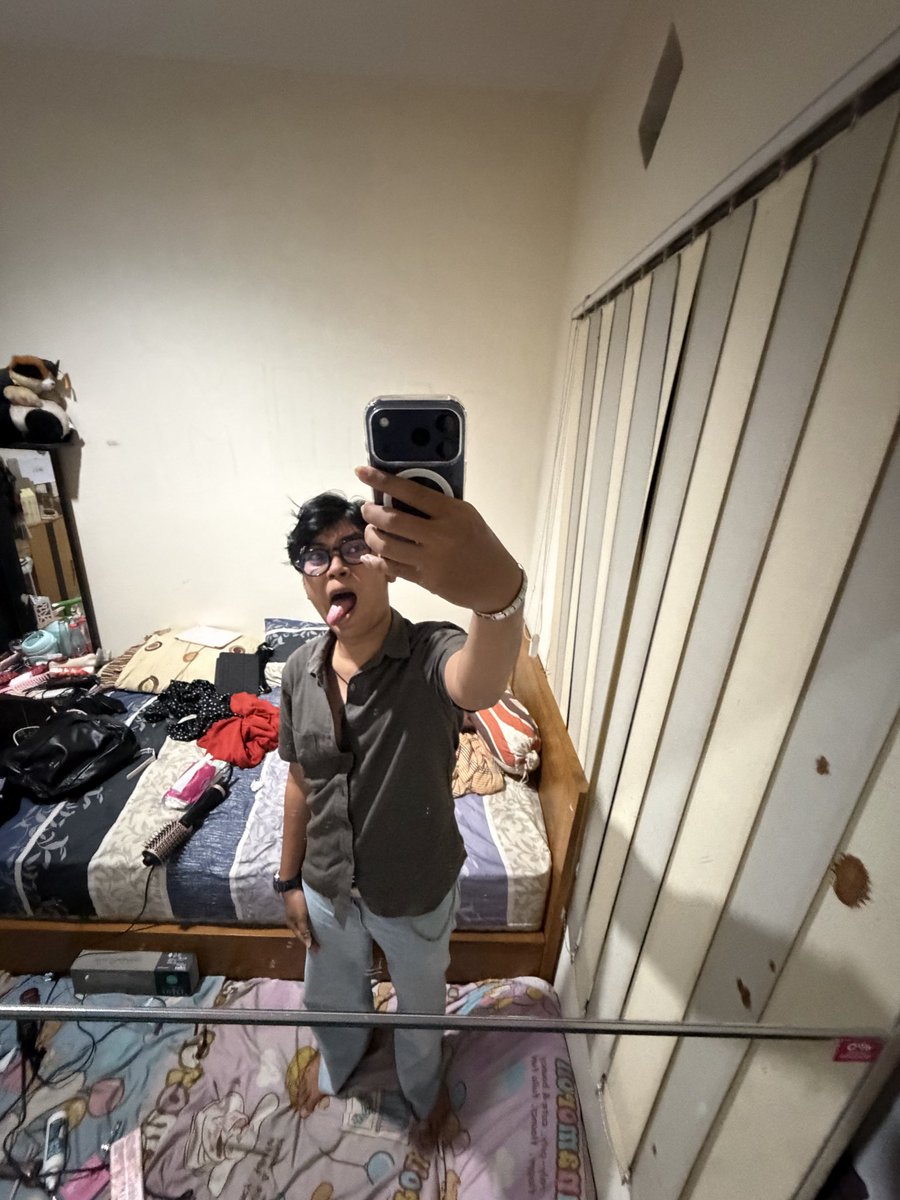 yourboyrbt's tweet photo. hewoo my new phone 🤭🤭 https://t.co/ArRSh98pem