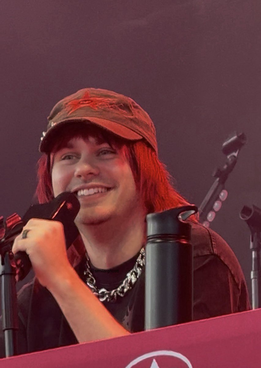 similarghostt's tweet photo. smiley mikey :D #teethposting https://t.co/wpAnyn7fUN