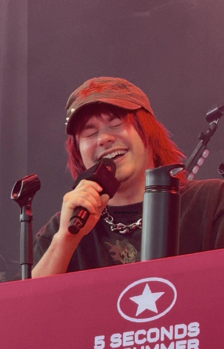 similarghostt's tweet photo. smiley mikey :D #teethposting https://t.co/wpAnyn7fUN