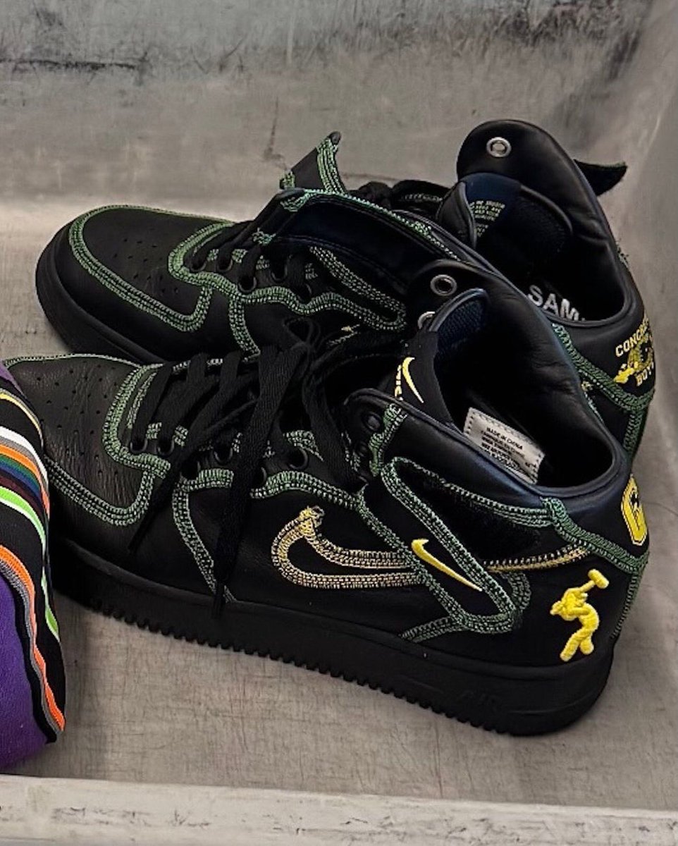 JustFreshKicks's tweet photo. Concrete Boys x Nike Air Force 1 Mid “Contrast Stitch” 🪡

🗓️ Holiday 2026 https://t.co/jcqmASnR1N