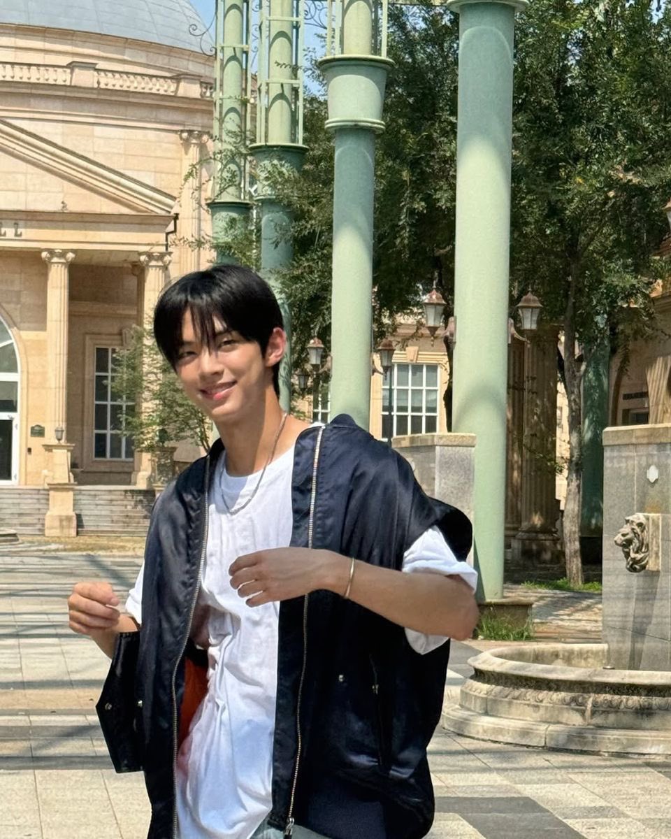 rosesrunfor_'s tweet photo. 😼 https://t.co/clLNRAJKiZ