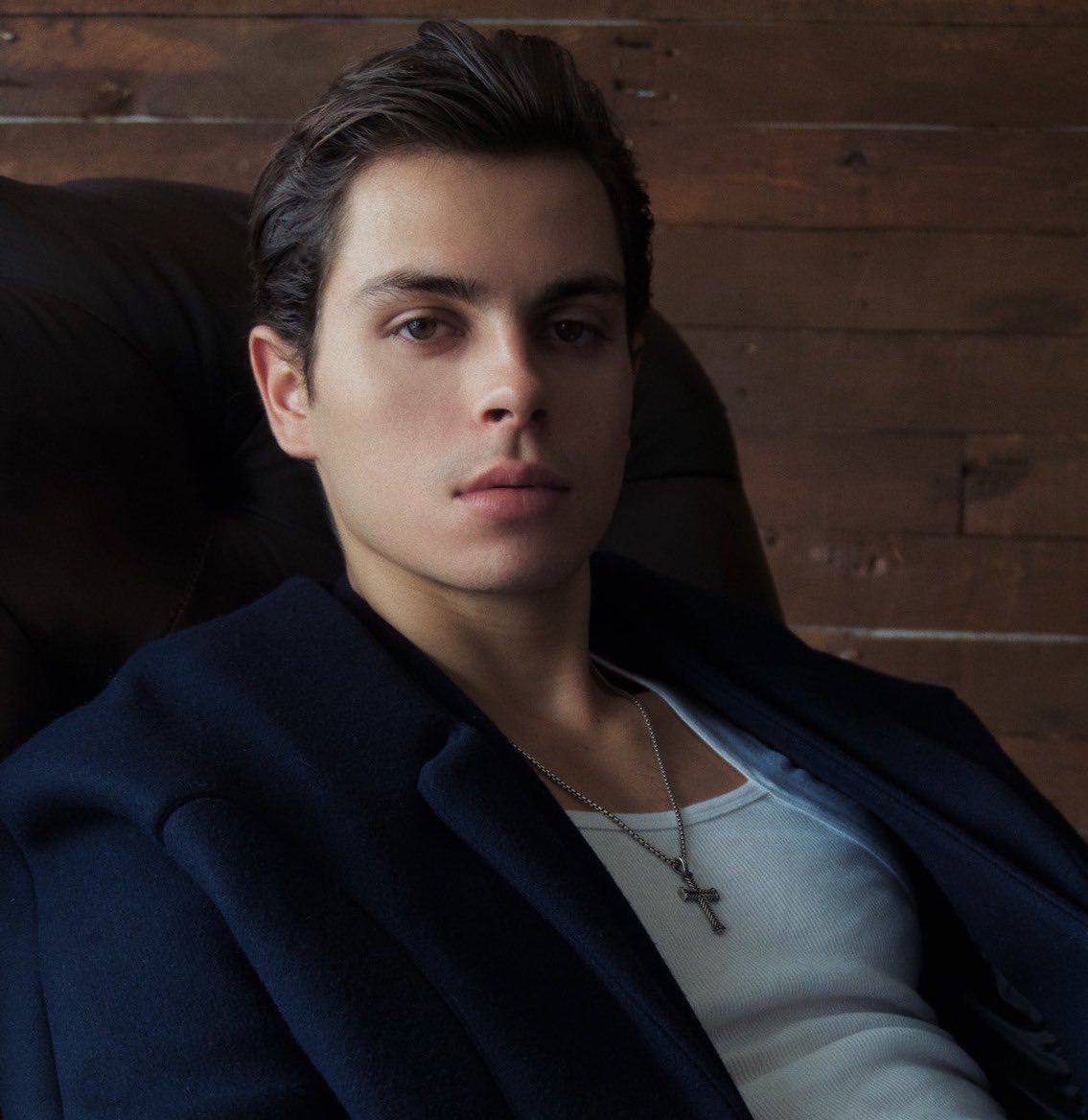 SGchartupdate's tweet photo. A comment of Jake T. Austin saying Max Russo wasn’t invited to return in “Wizards Beyond Waverly Place” has resurfaced, a decision most likely made by David Henrie. https://t.co/w5eDMDkaYG