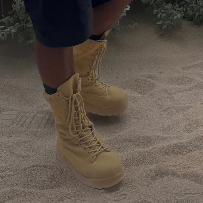 yeunrlsd's tweet photo. This will be the YZYSZN 11 grail https://t.co/mRhc2EGrBO