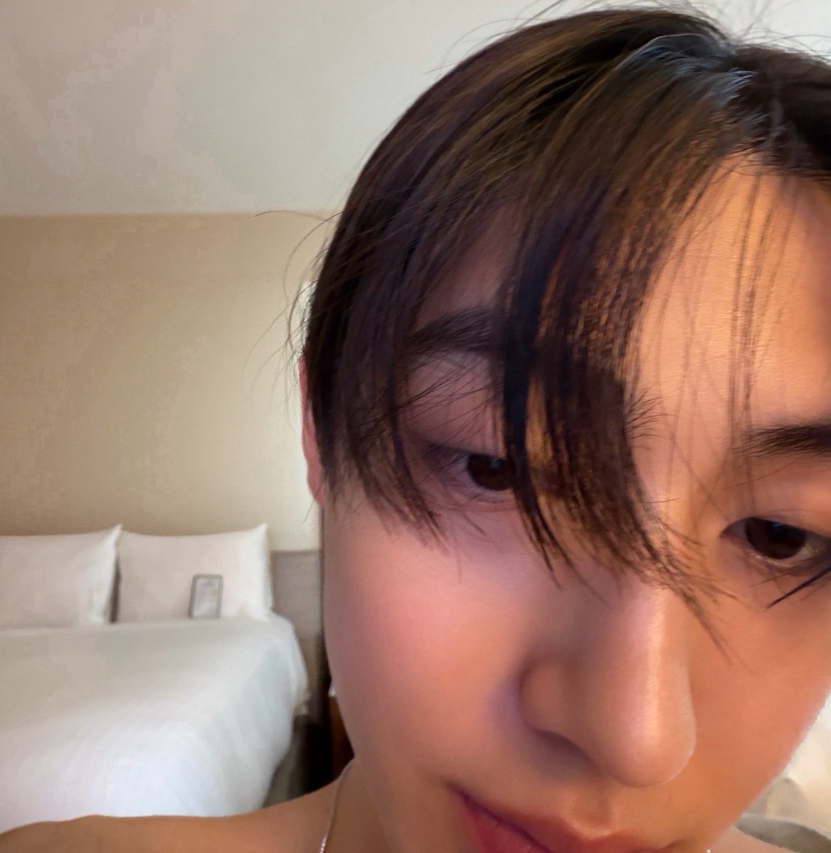 prettyyhyeon's tweet photo. i love his silly selca sm <3 https://t.co/V9e7lXfXZT