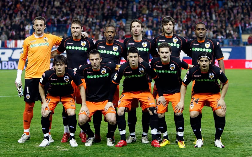 mauriciojornal_'s tweet photo. Em 2010, o Valencia chegou às quartas da Europa League e foi eliminado para o Atleti.

O time era conhecido por "botar medo" nos adversários e terminou em 3º no Espanhol, com 21 gols de David Villa.

Mas, afinal, quem mais estava nesse elenco?

Segue o fio! https://t.co/akppqtDF1k