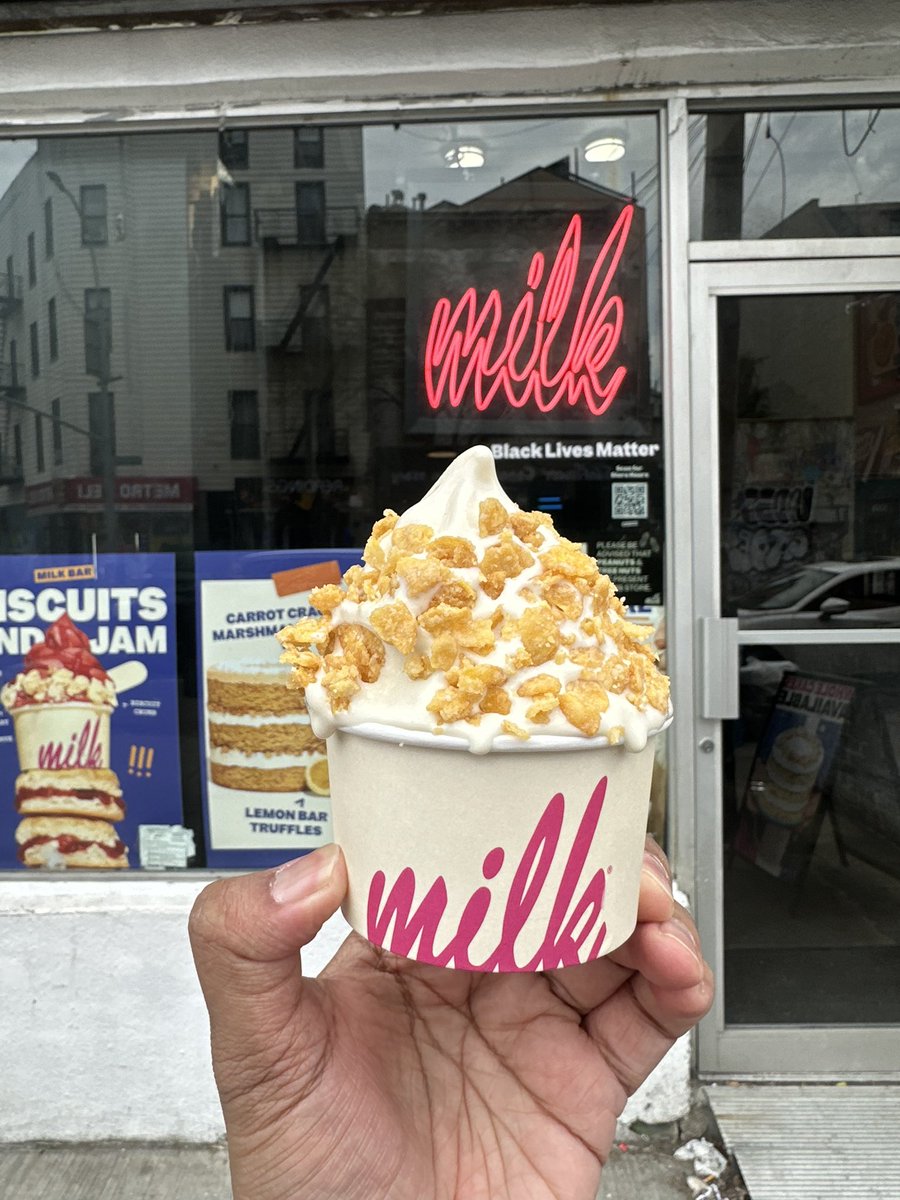 M60414614's tweet photo. Cereal Milk Soft Serve ร้าน Milk Bar, NYC https://t.co/lnHjQffVsQ