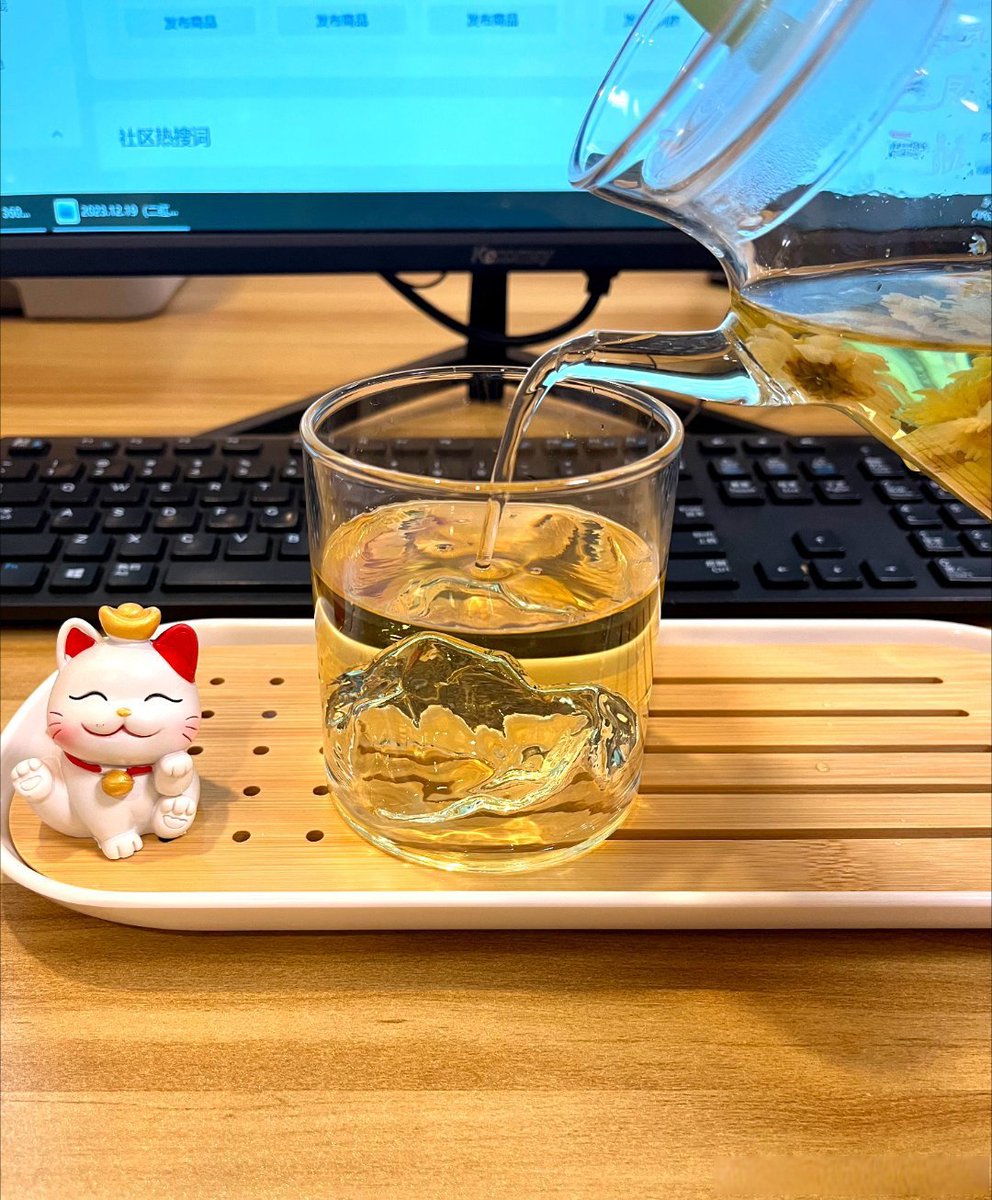 GoldingSt's tweet photo. Wrapped up a busy day at the office – grabbed iced coffee to power through tomorrow’s to-do list! https://t.co/AiF51IiB6d