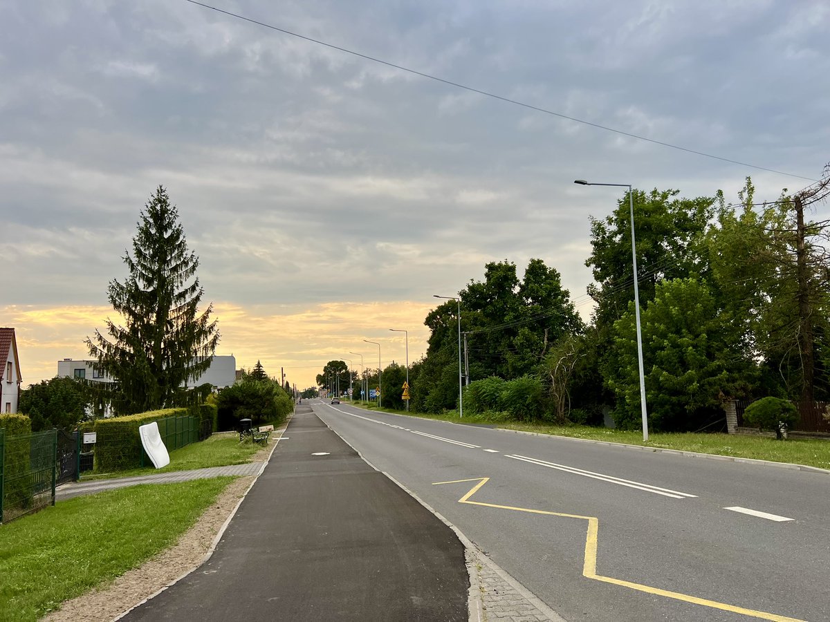 tomasznicieja's tweet photo. Potrzebowałem przewietrzyć głowę, a jak to zrobić? Najlepiej wyjść pobiegać, same korzyści 🏃♂️😁 Trasa bez celu, na spokojnie, bez ciśnienia, to był przyjemny krótki bieg💪
#Garmin #Fenix7
#run #running #bieganie #walking
#zabieganyprogramista https://t.co/ynETdqjWOG