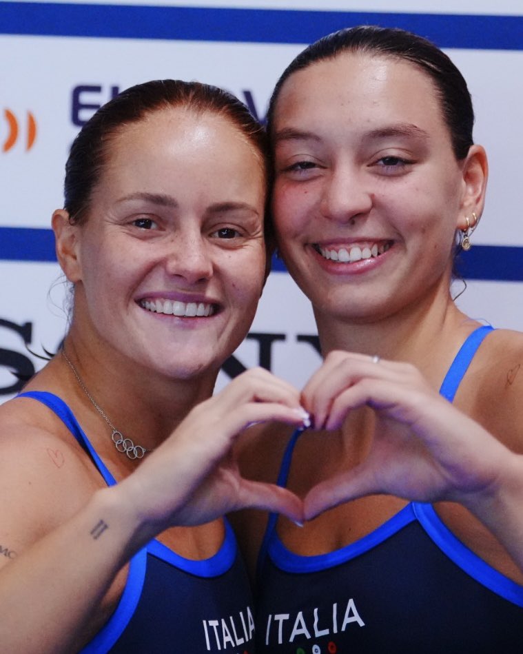 ItaliaTeam_it's tweet photo. Pokerissimo da leggenda🥇

L'Italia si tuffa ancora nell'oro, nel segno di Pellacani: in coppia con Elisa Pizzini conquista anche il titolo europeo nei 3 metri sincro a Parigi. Cinque ori in 5 gare, mai nessuna come lei. 👑

Il medagliere continentale è tricolore: 5 ori, un argento e un bronzo 🇮🇹

Applaudiamo insieme: orgogliosi di voi👏

@FINOfficial_ 
#ItaliaTeam 

📷: European Aquatics