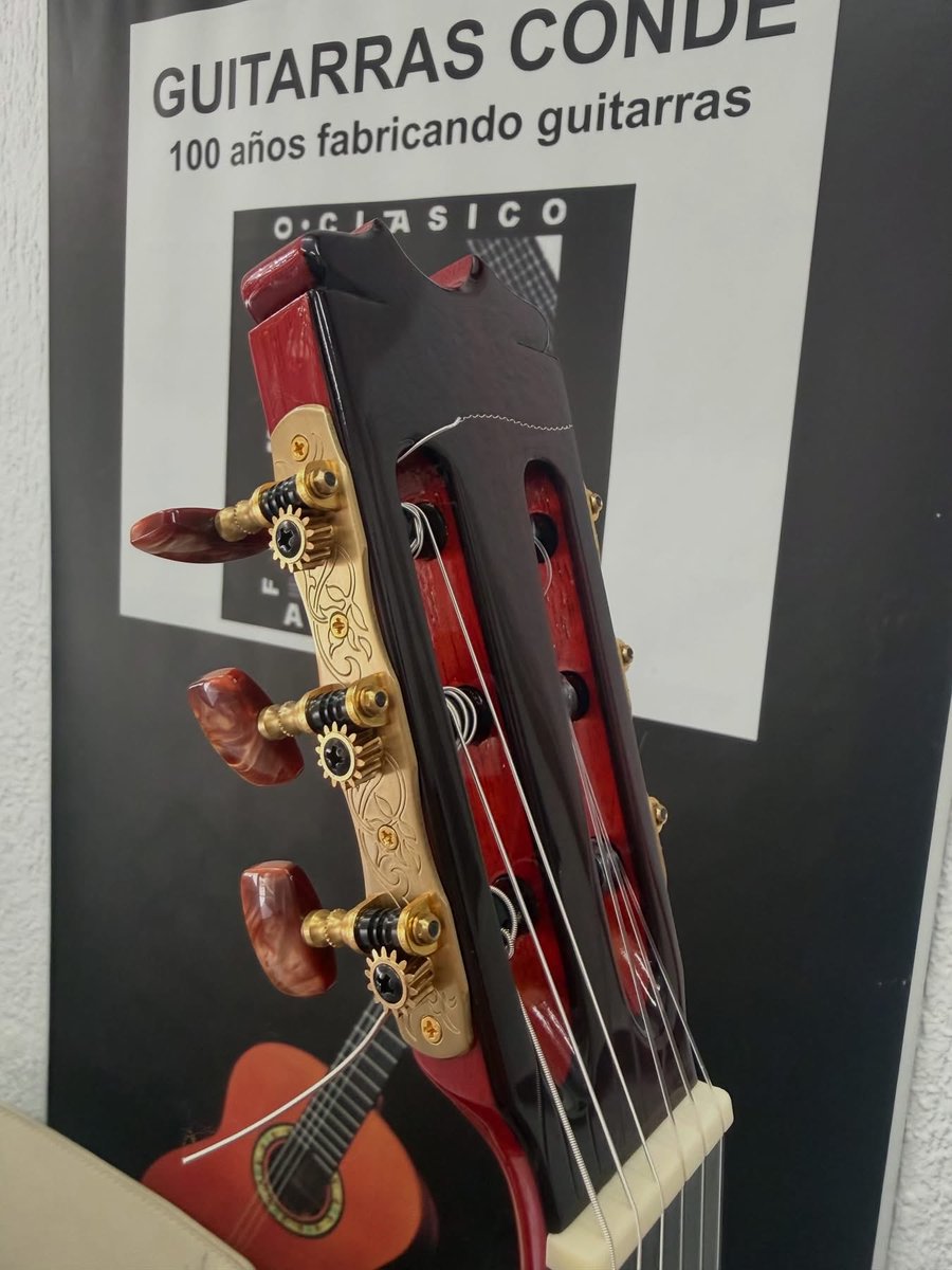 CondeAtocha's tweet photo. Os volvemos a mostrar uno de vuestros modelos favoritos. ❤️

Nuestra Antigua en Palosanto de India, una edición limitada que combina la belleza de las maderas nobles con un sonido lleno de carácter, calidez y matices.

Además, disponemos de financiación  💳 https://t.co/rUHrJ4e0zB