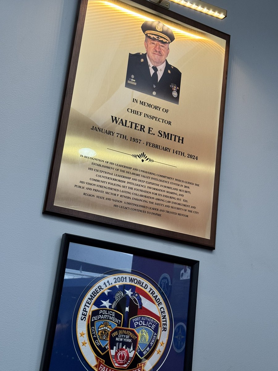 PPDInspJThomas's tweet photo. Today, I pause to remember Chief Inspector Walter E. Smith, a remarkable leader whose influence continues to shape the way I lead.

I had the privilege of being his final direct report before his passing. He exemplified that leadership is never about rank. It’s about character! https://t.co/zOofC3mwKw