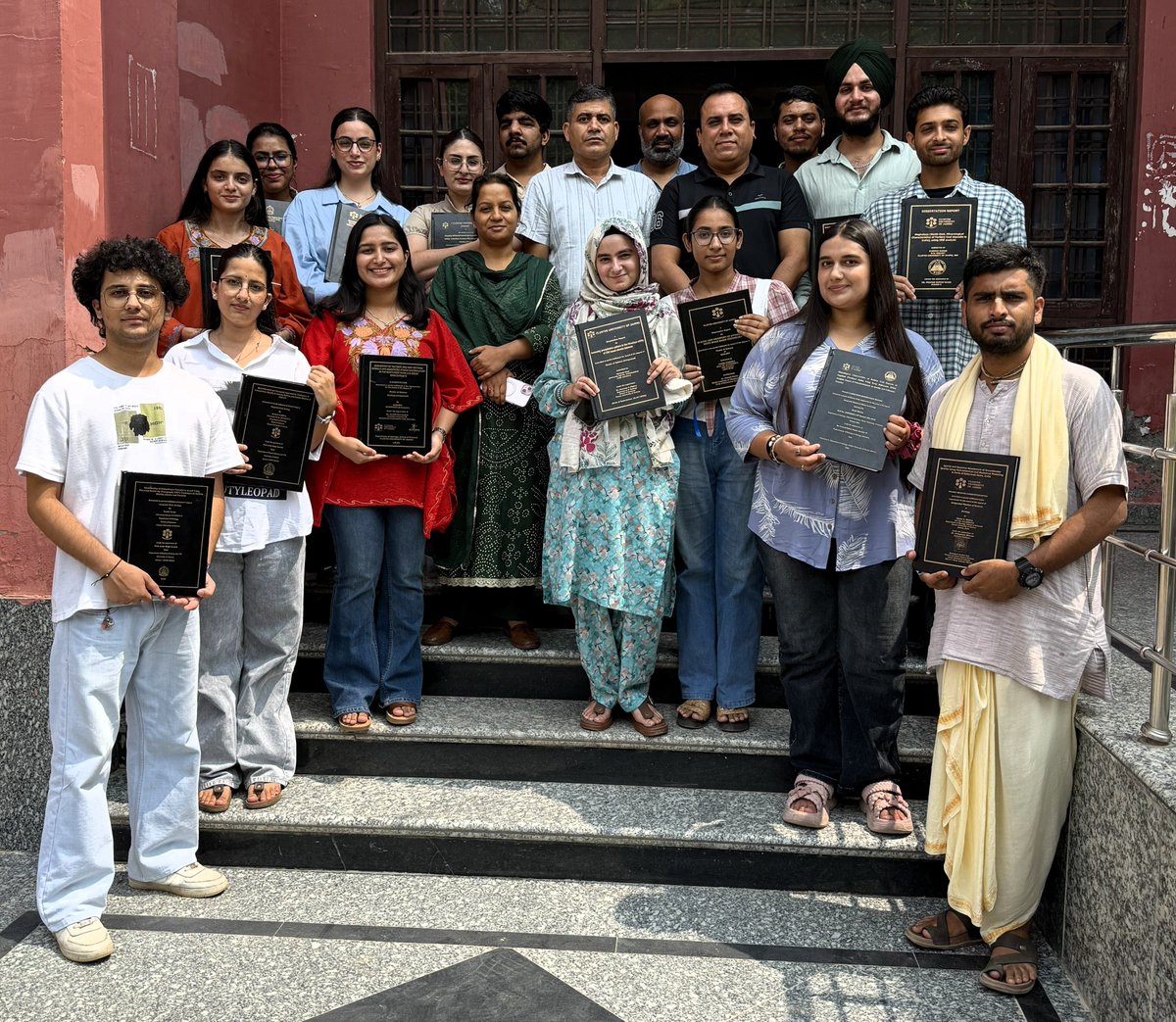 ClujGeology's tweet photo. 🎓 Another batch, another milestone!

Congratulations to our Integrated https://t.co/V0fH3sKRwQ. Geology students at @ClujGeology on completing their MS Dissertation presentations.

This year, our students carried out research at @ISIKolkata @UniversityJammu @isroiirs @MEIL_Group https://t.co/CObPTK1dyH