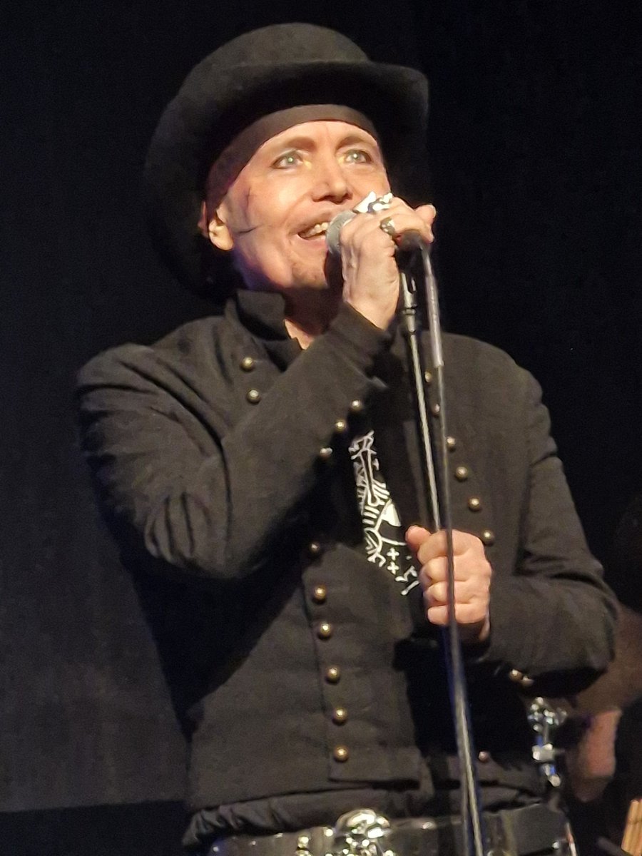7Bigmouth7's tweet photo. @latte147 Tues night, Blackpool : the real deal!
#princecharming
#rebellionfest https://t.co/1XZZUHhqfU