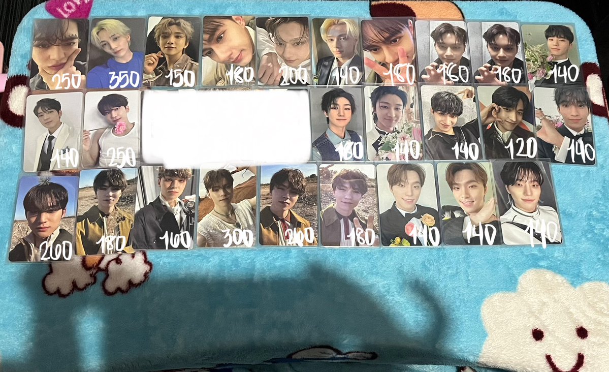 berricartss's tweet photo. ୨୧˚₊🍓 wts | lfb | ph 
#berrisells

✦ seventeen, enhypen, newjeans, twice, ive, itzy — all tingi 

— prices are indicated on the picture
— can lower the price if taking 3 or more
— prio payo // 2 weeks dop

loc: antipolo
mod: jnt | sdd via lalamove
(if within mm &amp; rizal only) https://t.co/AaR852wuO0