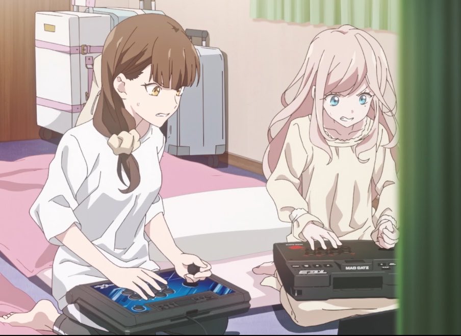 kyoruyeye's tweet photo. just two girlfriends playing video games together https://t.co/sRwQGNmKUe