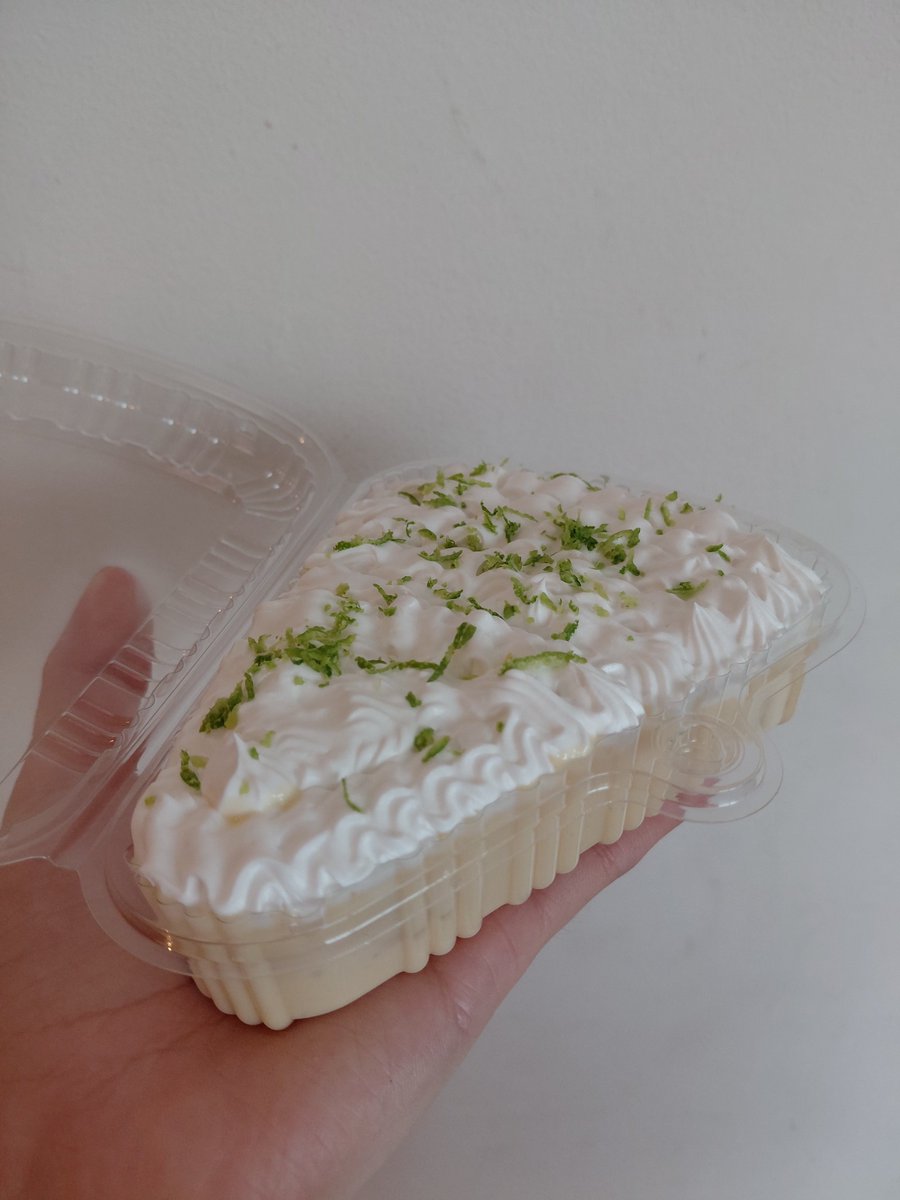 ADICCIONIALL's tweet photo. estoy sacando para hoy carlotas de limón con crema chantillí🫶🏻 tengo disponibles varios tamaños y precios, pueden escribirme al privado si desean comprarme postrecitos o si desean algún otro servicio de mi trabajo🥹 agradezco mucho la difusión ya que necesito cubrir mis gastos🙏🏻 https://t.co/6x3ex8XjCH