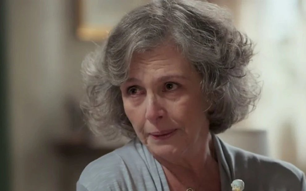 LuccasO2601's tweet photo. Achei curioso que o capítulo da mudança de fase de #AlémDoTempo, na reprise da #EdiçãoEspecial, tenha ido ao ar justamente no aniversário da grandiosa Irene Ravache. Que bela coincidência para celebrar uma das grandes atuações da novela. ❤️✨ https://t.co/xFf6HtMfq4