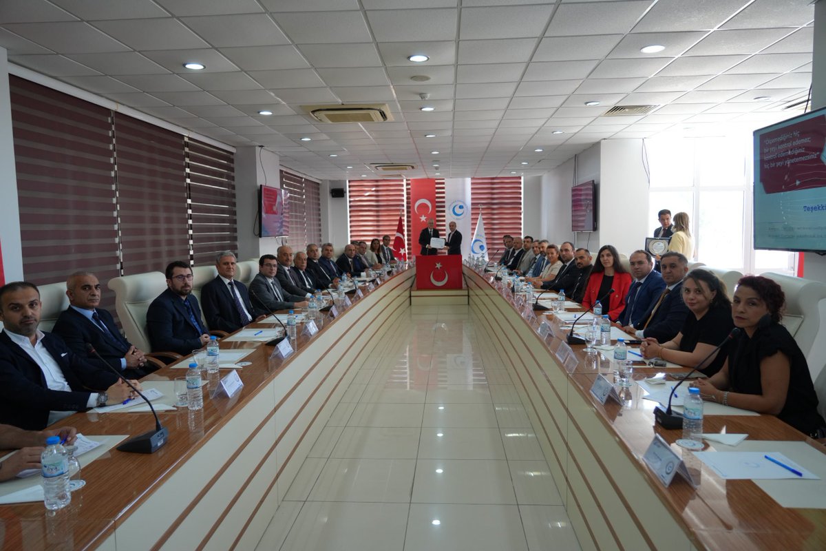 adyu2006's tweet photo. Kalite Yolculuğumuzda Önemli Bir Adım!

Üniversitemiz, Yükseköğretim Kalite Kurulu (YÖKAK) değerlendirmeleri sonucunda iki yıl süreyle "Kurumsal Akreditasyon" almaya hak kazanmıştır. Akreditasyon belgemiz, YÖKAK Başkanı Sayın Prof. Dr. Ümit Kocabıçak tarafından Rektörümüz Sayın Prof. Dr. Mehmet Keleş’e takdim edilmiştir.

Kalite odaklı yürüttüğümüz çalışmaların bir neticesi olan bu belgenin Üniversitemize kazandırılmasında emeği geçen tüm akademik ve idari personelimize teşekkür ediyoruz.

Kaliteden ödün vermeden, geleceğe kararlılıkla…

#AdıyamanÜniversitesi #YÖKAK #KurumsalAkreditasyon #Kalite

Detaylar🔗https://t.co/ZDvq4bTmaY

@ykalitekurulu 
@ukocabicak