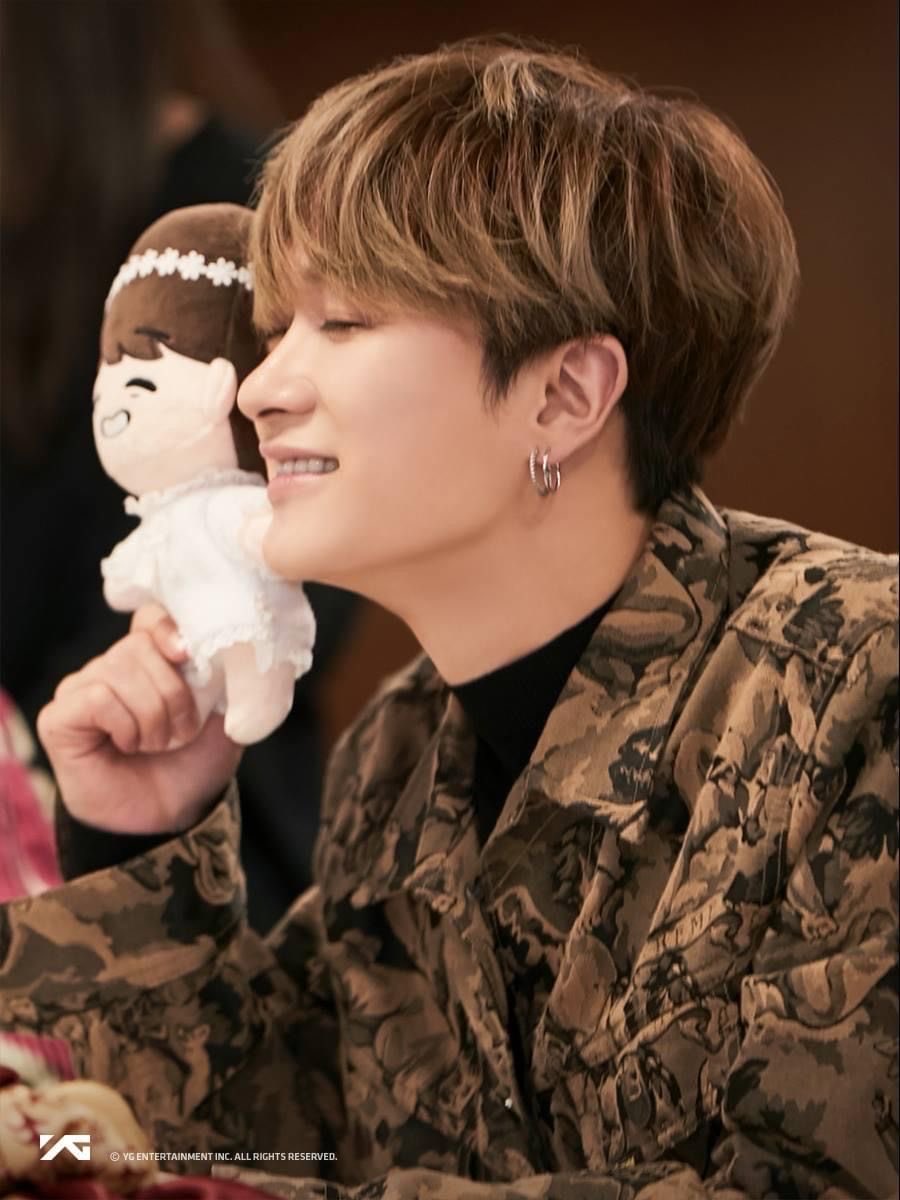 z3kskies's tweet photo. #HAPPY_BIRTHDAY_JAEDUCK 
#김재덕의_48번째_생일을_축하해 

이번 연도에는 꼭 웃는, 또 말하는 김재덕을 옐키들이 볼 수 있기를…
많이 보고 싶다 재덕, 생일 축하해! https://t.co/4r5aZ4bO3Y