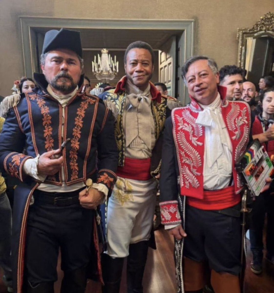 jaiaguilar's tweet photo. Duele ver que se destinaron millonarios recursos a una película sobre el Almirante José Prudencio Padilla que nunca fue presentada en La Guajira y para la que ni siquiera existió la voluntad de vincular al departamento o socializar el proyecto. 

Mientras hubo dinero para una producción cinematográfica, el Faro y el Mausoleo, las obras llamadas a honrar de manera permanente el legado del héroe naval en la tierra que lo vio nacer, quedaron sin financiación. Padilla enfrentó el centralismo en vida y, más de dos siglos después, su memoria sigue pagando las consecuencias de ese mismo abandono. Confiamos en que el nuevo Gobierno salde esta deuda histórica y haga realidad el homenaje que La Guajira y Colombia le deben a su más grande prócer naval.