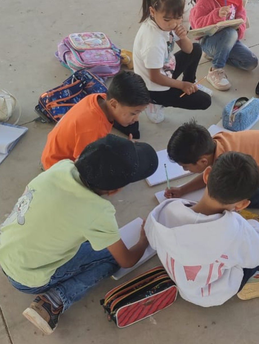 SedeaQro's tweet photo. ¡Arrancamos el Curso de Verano en La Manzana, Amealco de Bonfil! 🎒Cumpliendo el compromiso del gobernador @makugo con la niñez queretana, impulsamos actividades que fortalecen el talento y la alegría de nuestros niños. #AquíContigo https://t.co/LSC8CEdHS7