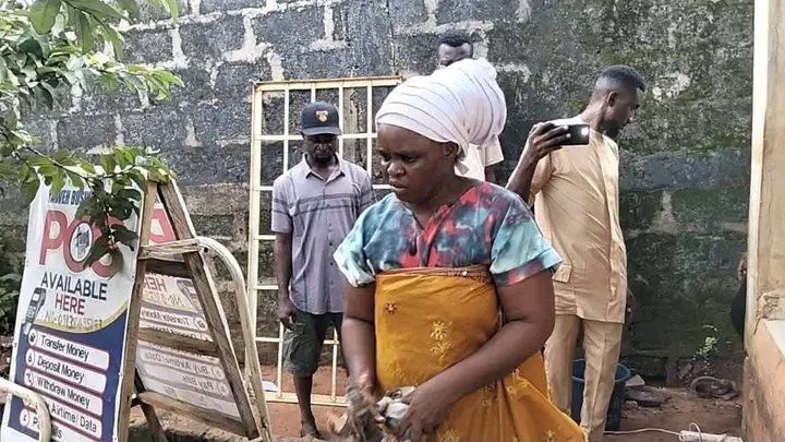HumanStor's tweet photo. Shocking discovery in Anambra🚨: A woman allegedly carried out surgeries, including Caesarean sections, without being a licensed medical doctor. Authorities have shut down the facility. https://t.co/DkfCyEoEBq