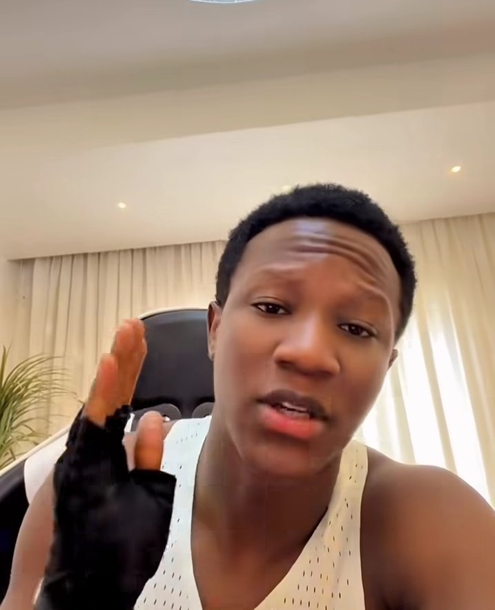 Micheal44A2's tweet photo. Omoh see the kind set up wey Ahmed XM drop for em signal community just now 😂

Bro draw stop loss from Lagos reach Abuja😭😂

And this kind of SL no be for who dey trade with $20 😂 https://t.co/q4VlcbeBjI