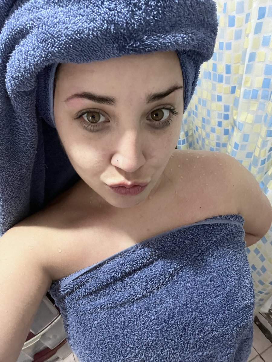 LunaNoirrt's tweet photo. Just out of the shower 🚿 do you want to see more? https://t.co/lbMRb65wX8