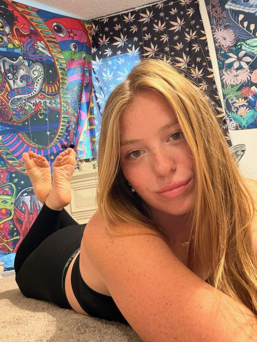 Courtneyyh77's tweet photo. You like me in this pose 😍 https://t.co/wbVMf6qaWO