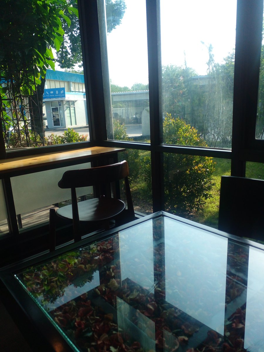 Tanuchphan's tweet photo. Soft day well spent at the cafe🌳🌸🌼💕❤️ https://t.co/RX5FVKPzLy