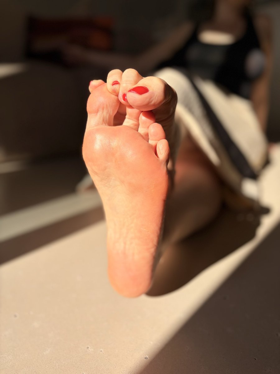 loufulfills's tweet photo. Was denkst Du Loser, nach was meine sonnigen Sohlen schmecken ?🍓🍒🍎🍑  verrate mir Deine Gedanken und zahl dafür es herauszufinden! 👅

@modelssecret_ https://t.co/lFCkVeJqMM