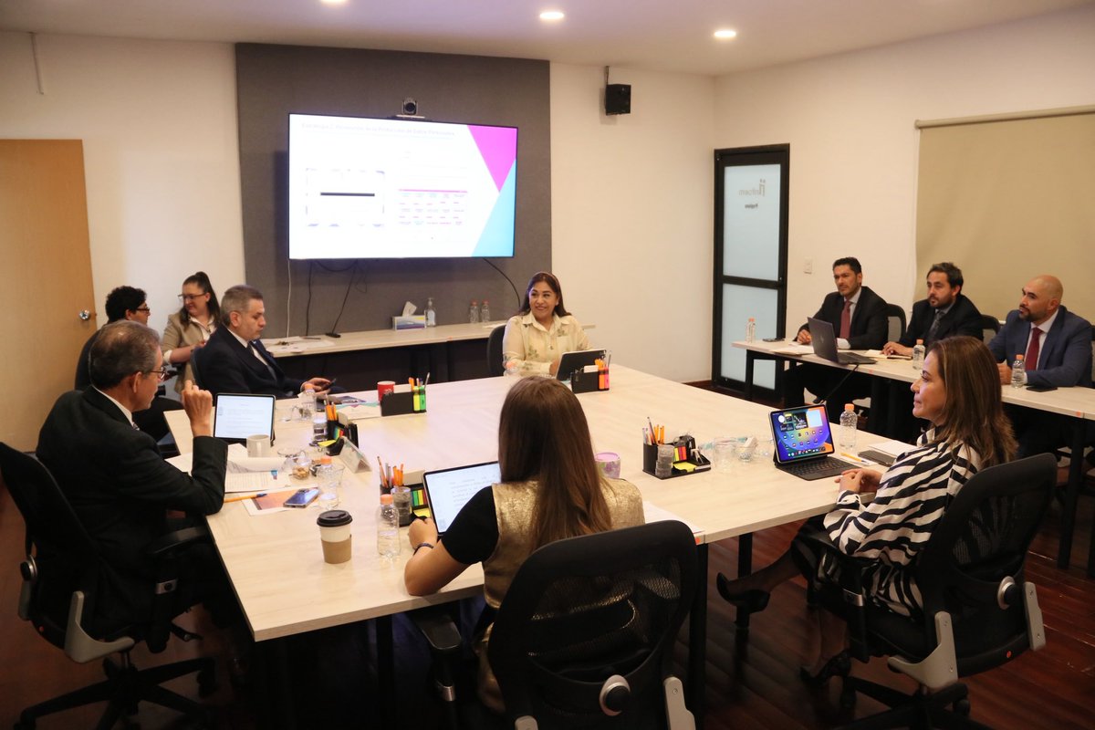 Infoem's tweet photo. Bajo la coordinación de Sharon Morales Martínez y la integración de @josemvilchis y @lgparranoriega; así como la presencia de @RosarioMejiaAya y @GuadalupeRmrz, en calidad de invitadas permanentes; se llevó a cabo la 1ª Sesión Extraordinaria de la Comisión de #PDP del #Infoem. https://t.co/75rdOauqws