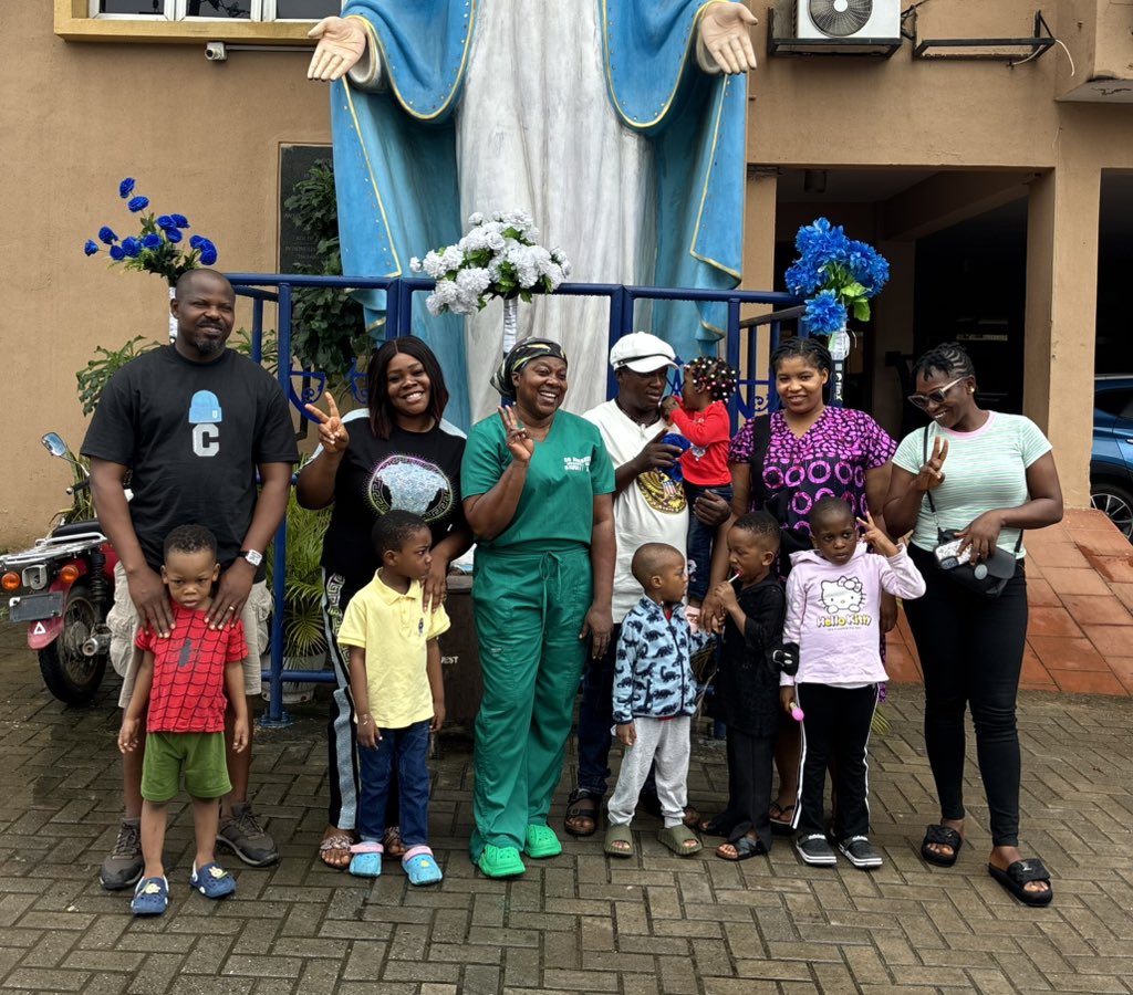 DrFolaseye's tweet photo. Today, this afternoon, I  and my team discharged to go home another 5 children who had the free Adenotonsillectomy surgery to mark HE Peter Obi birthday.
Glory be to God, they all had a good sleep yesterday night, there was nil complications for yesterday’s patient https://t.co/IGI6uwSXko