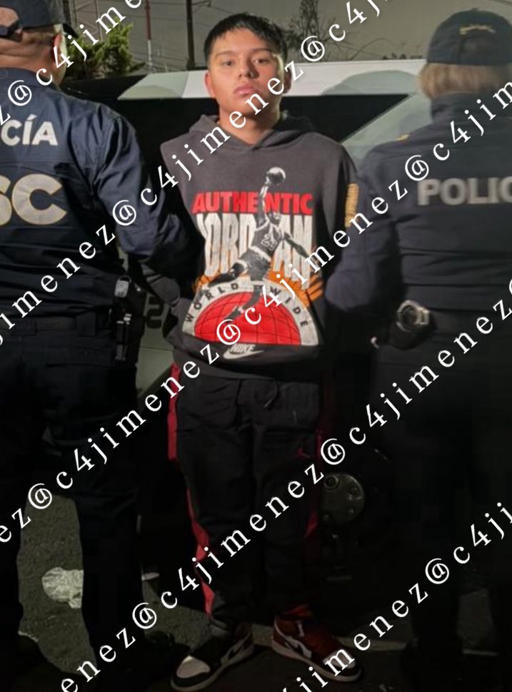 c4jimenez's tweet photo. ORGULLOSO el LACROSO
Ángel Isaías Domínguez
Dice q tiene 17 años
Así se graba, fotografía y luce armado, metiéndose cocaína…
Anoche, agentes de @SSC_CDMX lo detuvieron después de un tiroteo en @AlcaldiaAO donde mataron a un hombre.
Ya está en @FiscaliaCDMX 
Exige trato de menor de edad.