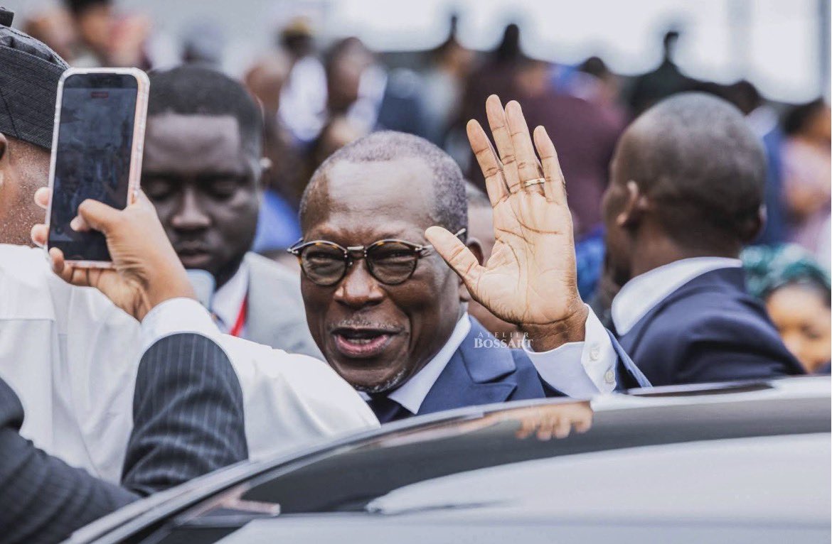 RvolutiondAfri1's tweet photo. Patrice Tallon élu Président du Senat au Bénin ce qui nous prouve qu’il voulait réellement faire un 3e mandat https://t.co/pJMj6gZN26