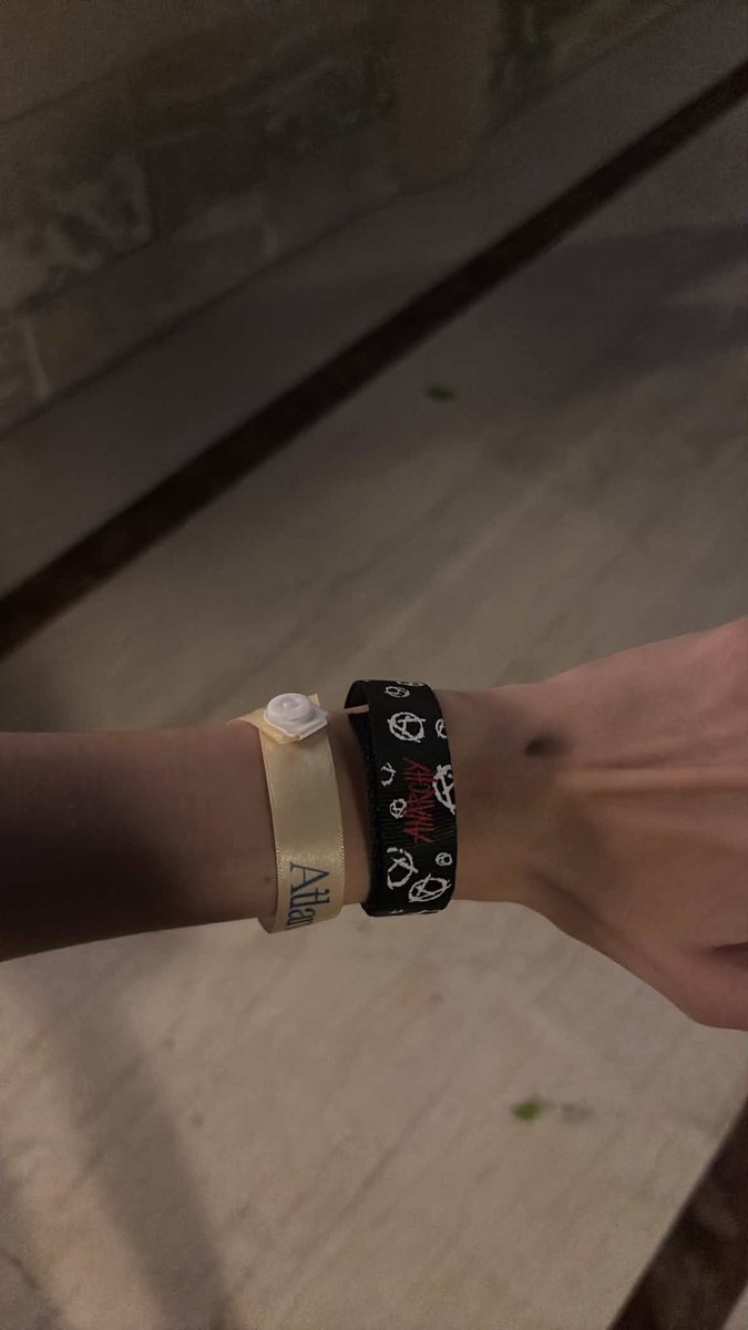 fyodorihg's tweet photo. I got a new bracelet heh https://t.co/E0glIrBZil