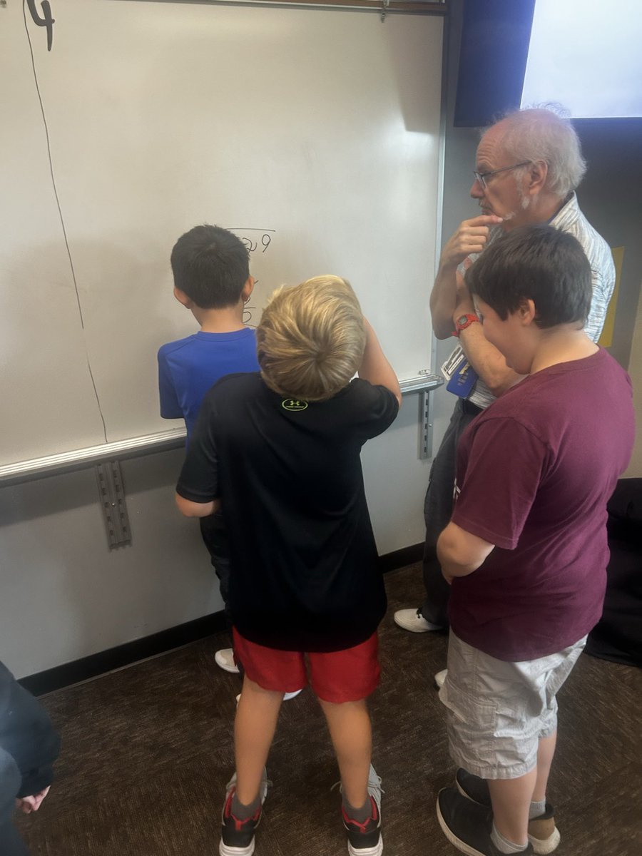 mrsgordonmis's tweet photo. Division with groups. Up and moving the first week of school. https://t.co/YbxEk2ROz7