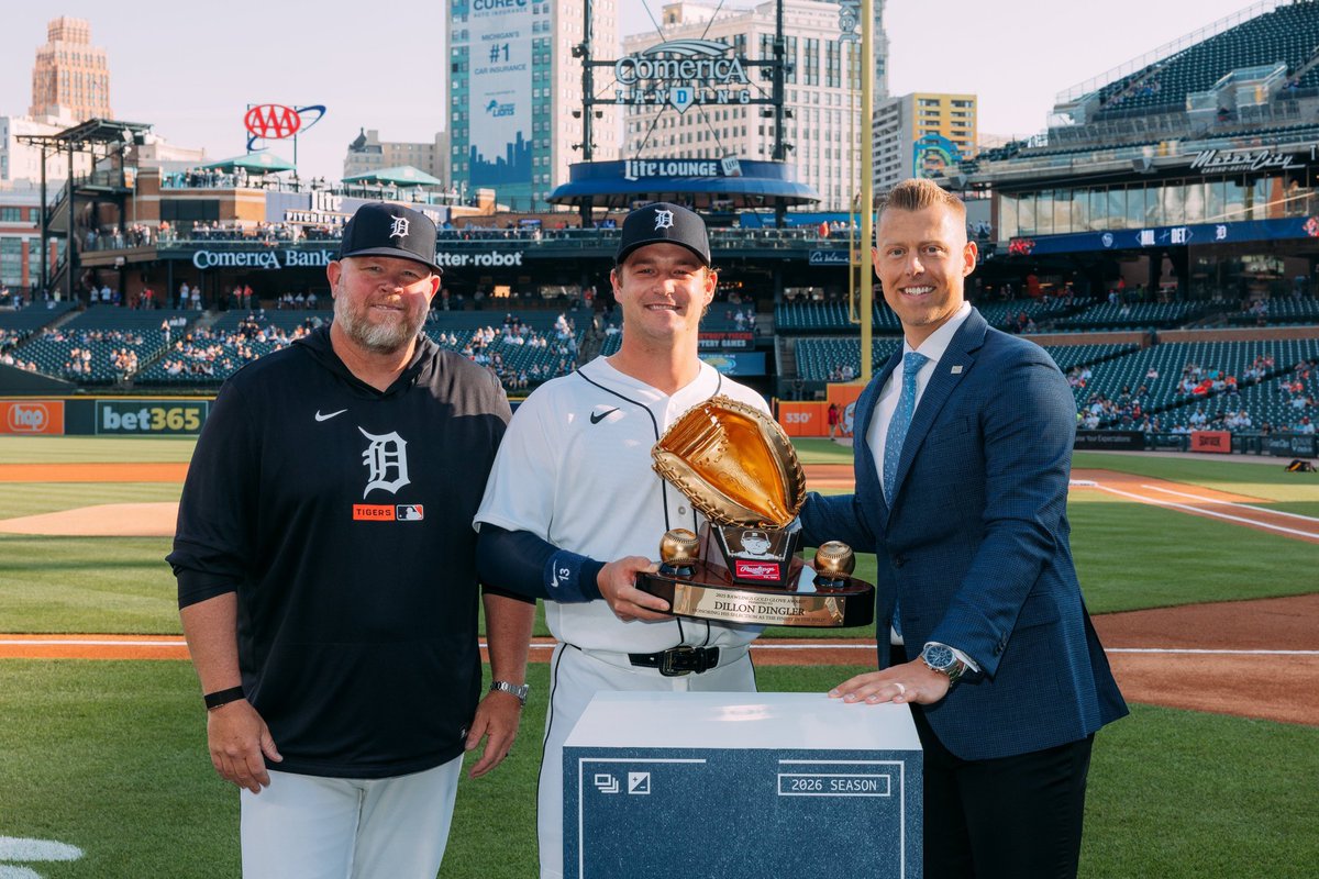 MotorCityBanter's tweet photo. Dillon Dingler through 105 games this season:

🔸 .275 BA
🔸 109 H
🔸 25 HR
🔸 75 RBI
🔸 61 R
🔸 27 BB

After winning a Gold Glove last year, it’s hard to argue against it...

Dillon Dingler might be the BEST catcher in baseball. 🤷‍♂️

#DNMW #RepDetroit https://t.co/GgM8XIgz7D
