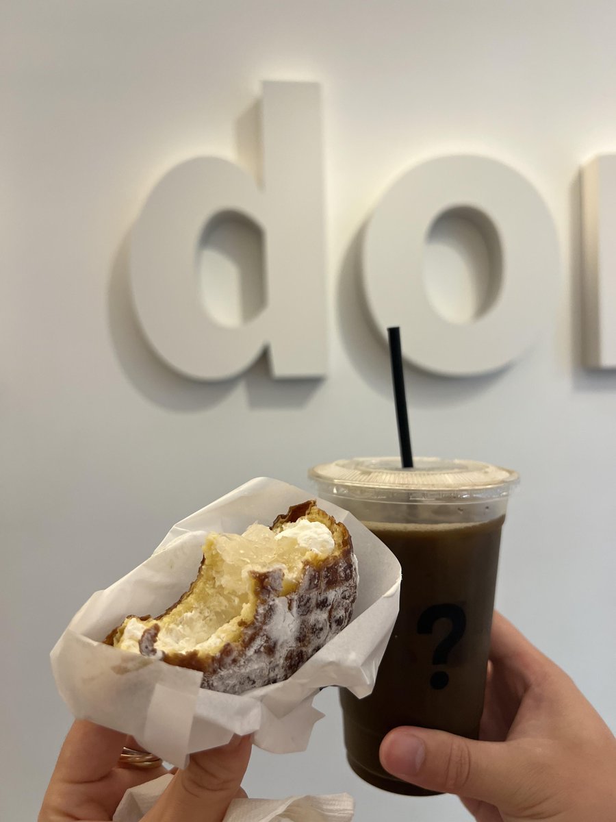 xbrainxsurgeryx's tweet photo. Deciding what to eat for lunch is the daily struggle that troubles me. Today, I made a decision: whatever the first restaurant I see on the way is, that’s where I’ll eat! Day 1/100 ✨ https://t.co/kQMn6CSLFU
