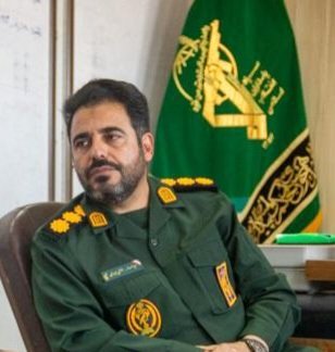 Mayekhal's tweet photo. در ۱۸ و ۱۹ دی ماه دستکم ۱۴ نفر در شهرستان کوچک میبد کشته شدند

سید اسدالله امامی میبدی مسئولیت اصلی مدیریت و فرماندهی نیروهای بسیج، گردان‌های امنیتی امام علی و نیروهای لباس‌شخصی را در سرکوب  معترضان بر عهده داشت

#افشای_سرکوبگران https://t.co/eH5uN7Y0xT
