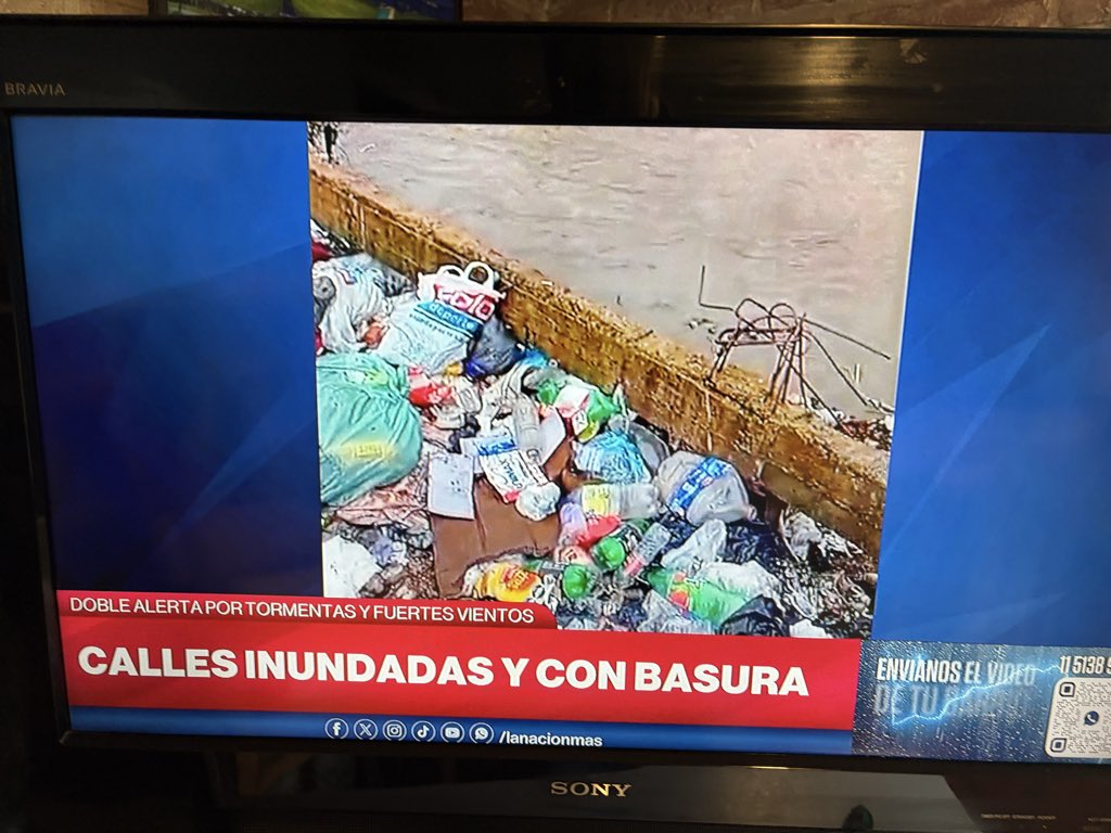 malcomgomez's tweet photo. No insistan, La Matanza no se vende, señores extranjeros. https://t.co/ex72Fl0zPH