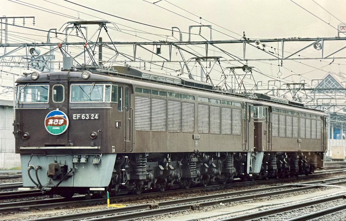 sukimagroup6477's tweet photo. 1997年9月
長野新幹線開業直前
EF63 24+EF63 25にあさまマーク
軽井沢にて次の士業待ち

#EF6324
#EF6325
#碓氷峠 https://t.co/m31v1UxbNp