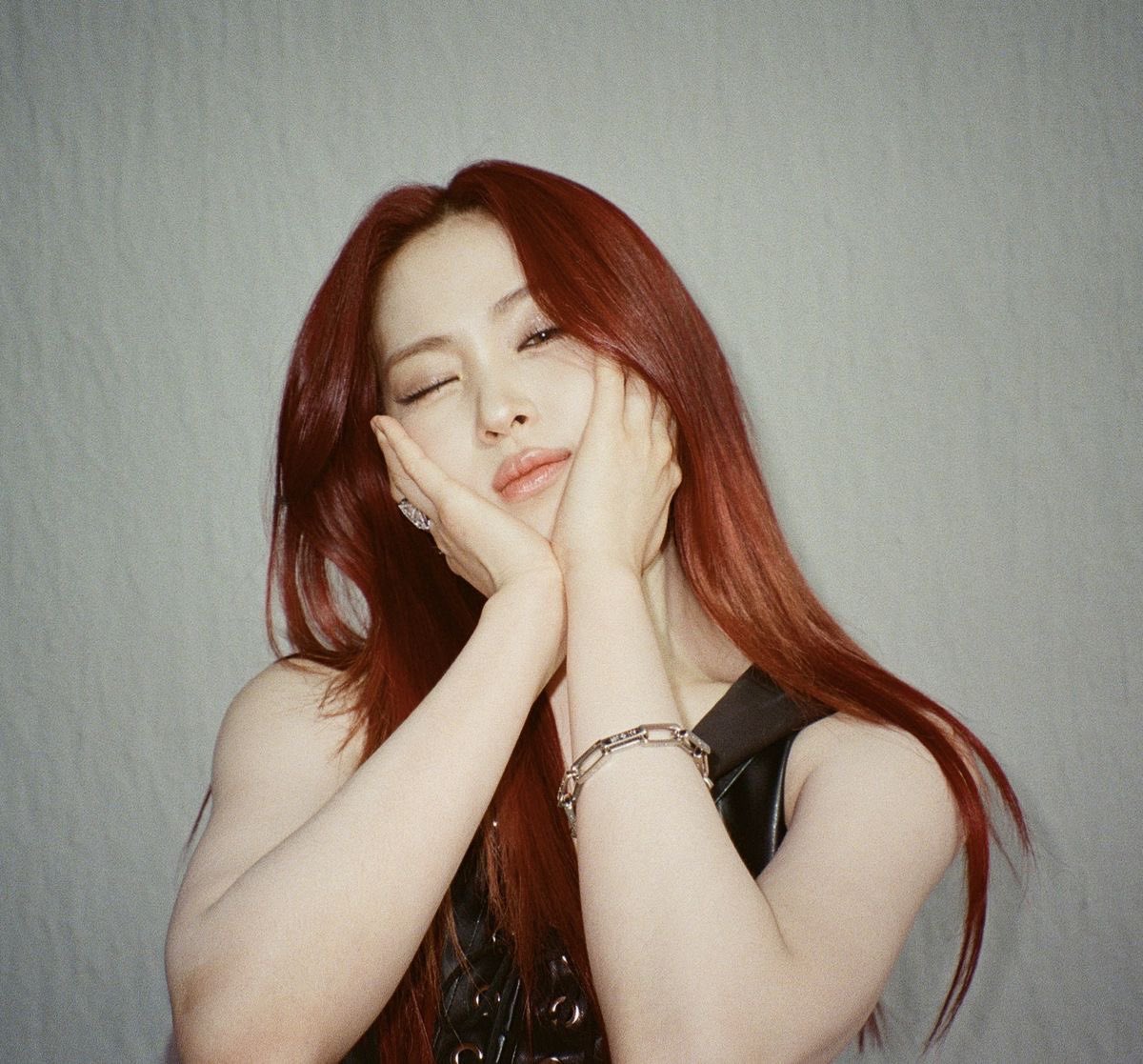 itzyshots's tweet photo. red hair dye was made for her btw https://t.co/mrDO359j3H