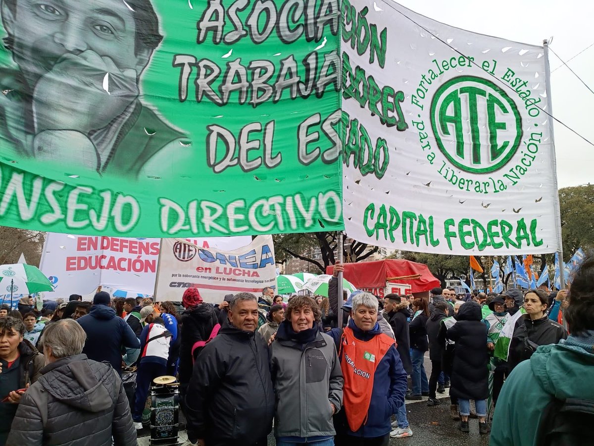 MicheliPablo's tweet photo. En la movilización contra la ley d ls Vende Patria! Argentina 🇦🇷 NO SE VENDE!!! https://t.co/twSfGW0Xhz