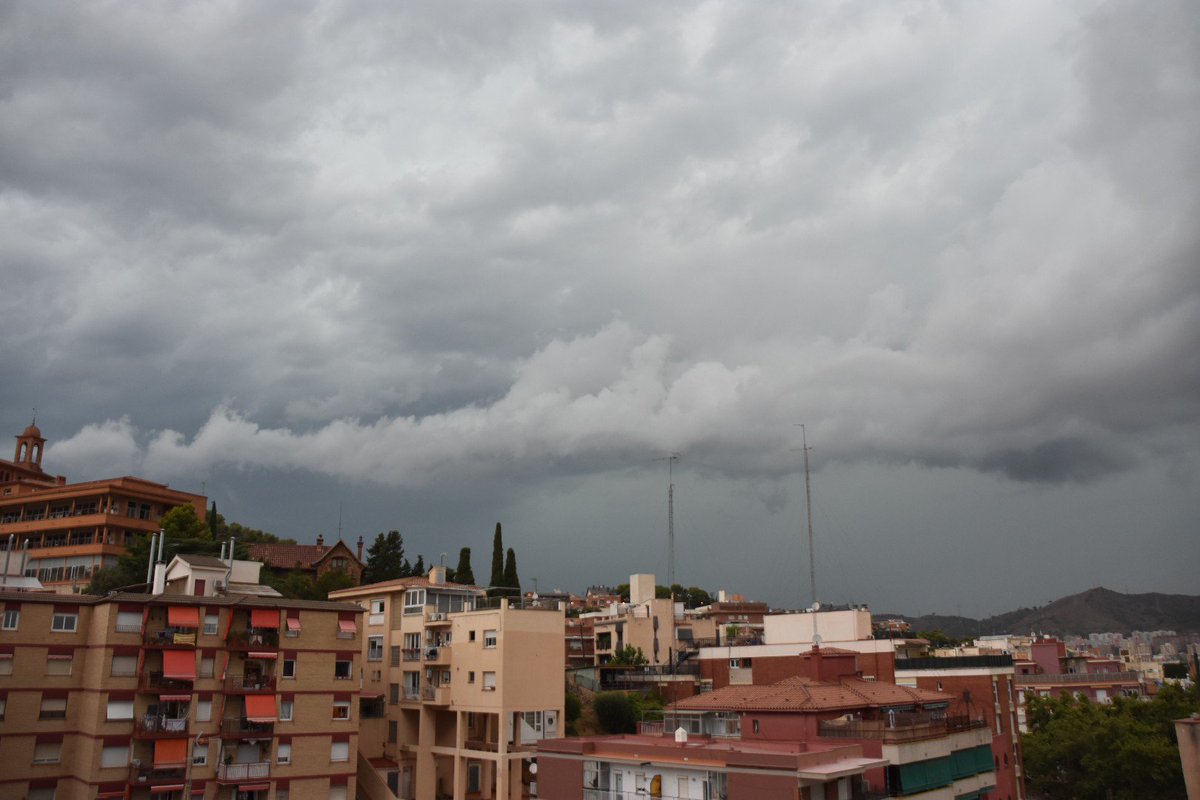 BonsEnric's tweet photo. Les tempestes arribant a la costa https://t.co/vfwNS1Dd52