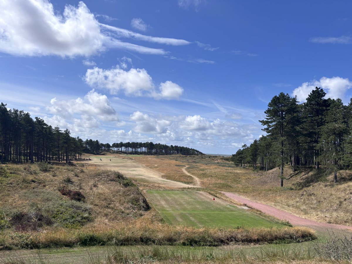 NickW2108's tweet photo. @FormbyGolfClub Just the most amazing day at your oasis on the north west coast. A special place we shall remember always. And thank you for wonderful welcome in the pro shop and clubhouse 🏌️‍♂️ ☀️ https://t.co/GcRKstN6DY