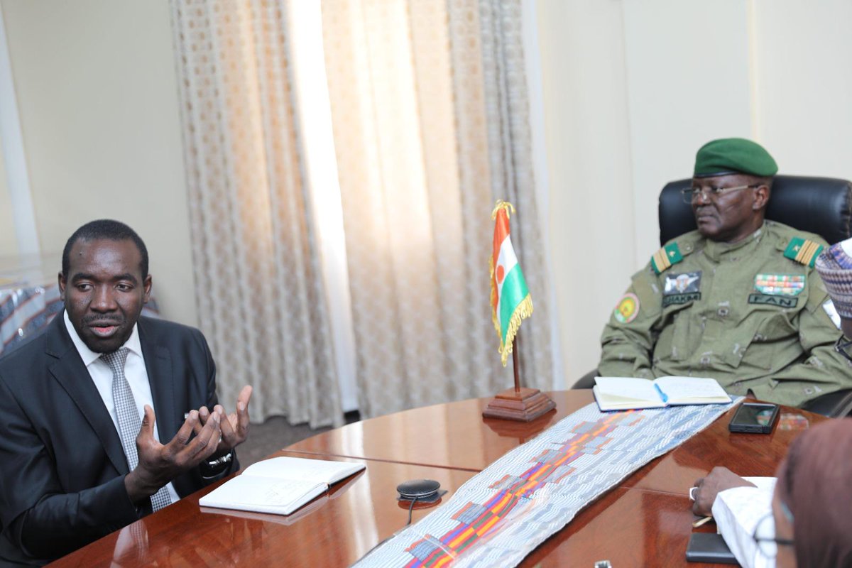 PnudNiger's tweet photo. Ensemble pour des résultats concrets. Le Ministre de la Santé et le Représentant résident du @PnudNiger  ont échangé sur le renforcement de leur partenariat au service des populations nigériennes. 🤝🇳🇪 @alexanderdecroo @UNDPAfrica https://t.co/RMd3jrRIzZ