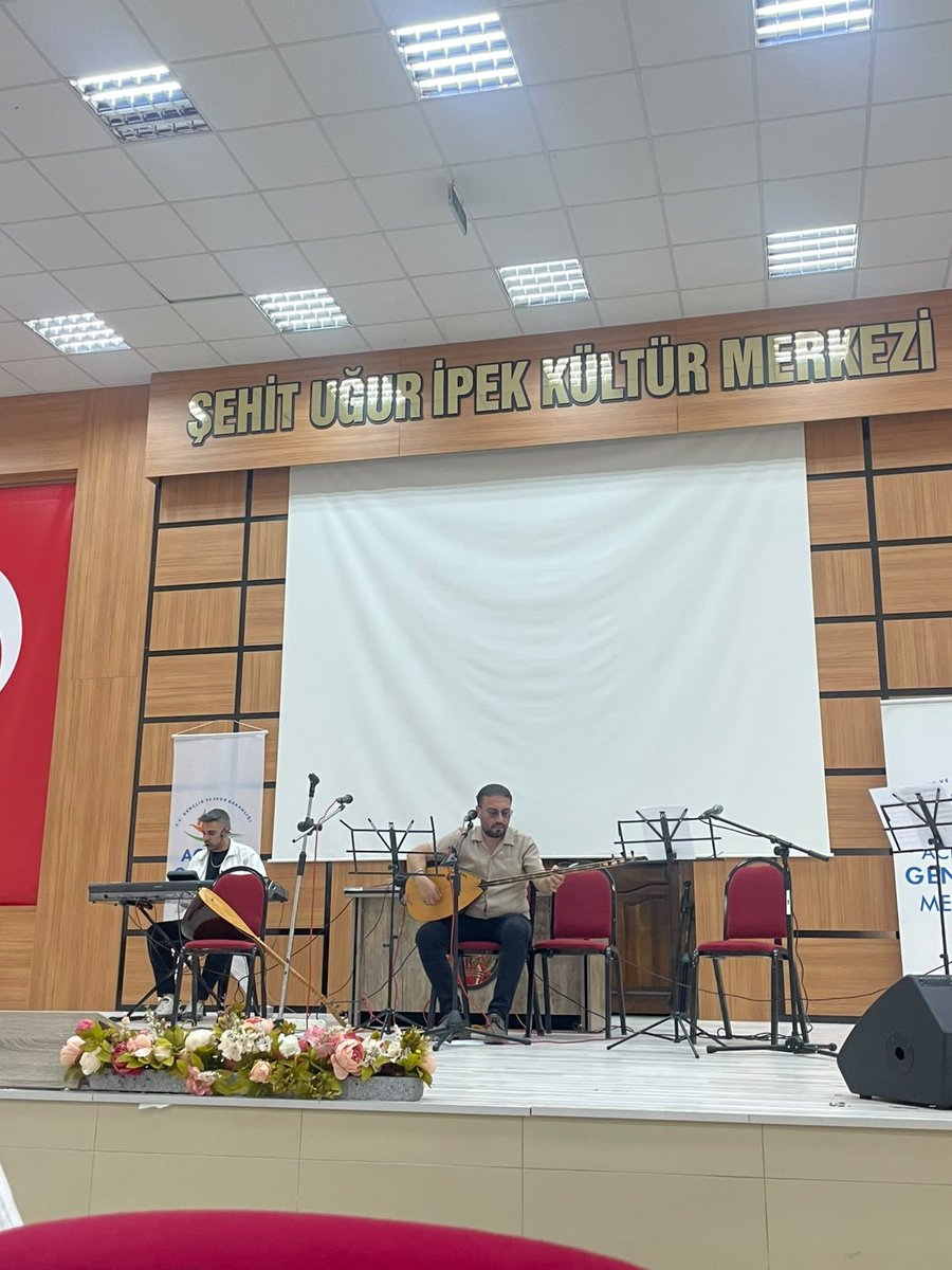 GSB_AcigolGM's tweet photo. Gençlik Merkezimizde açtığımız müzik eğitimlerine katılarak kendilerini geliştiren gönüllü gençlerimizin performanslarıyla hazırlanan Müzik Dinletimiz büyük bir coşkuyla gerçekleştirdik!
#gsbgm https://t.co/AmH5oytS0Y