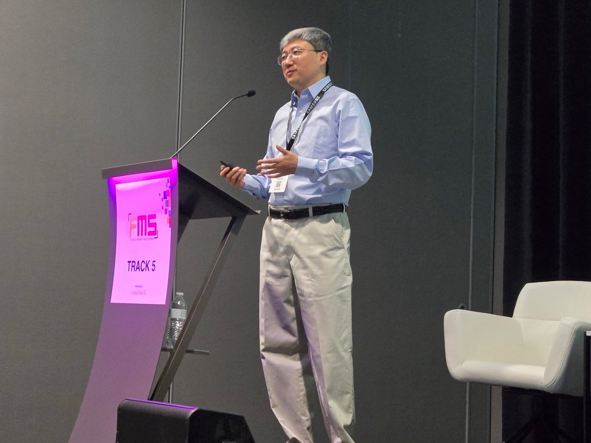 ScaleFlux's tweet photo. Day 3 at #FMS2026 and the energy hasn’t slowed down! #ScaleFlux Booth 519 is still buzzing with great conversations and demos.

We also had two great sessions from Prof. Tong Zhang earlier today and one session from Ben Reese still ahead. 

We hope to see you there! https://t.co/Fdni8adCQu